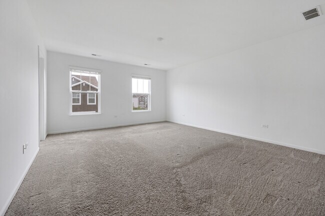 Building Photo - 553 Wolverine Dr