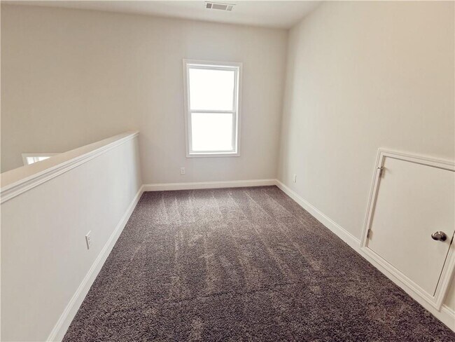 Building Photo - 2665 Whistler Wy NE