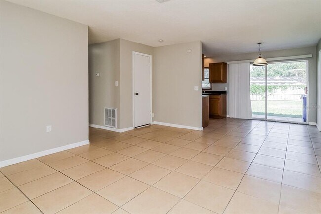 Building Photo - 1422 Kaley Ave