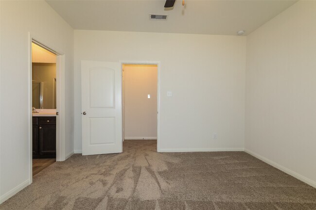 Building Photo - 26865 Steinbeck Dr