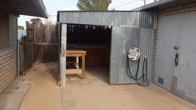 Building Photo - 90 NE Freihage Dr