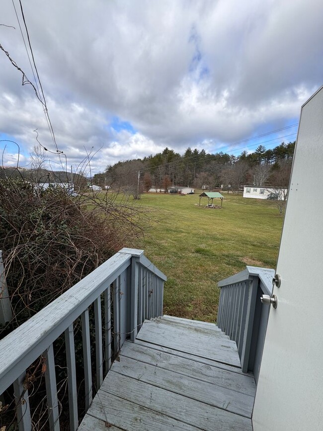 Building Photo - Ready to Rent - Brasstown NC