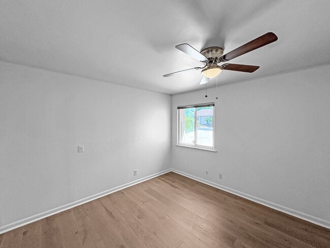 Building Photo - Beautiful 3B/2BA Home In Fallbrook with La...
