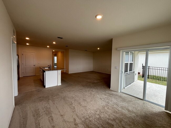 Building Photo - 812 Sky Hvn Wy