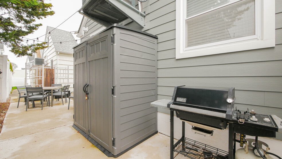 Building Photo - 12 N Delavan Ave