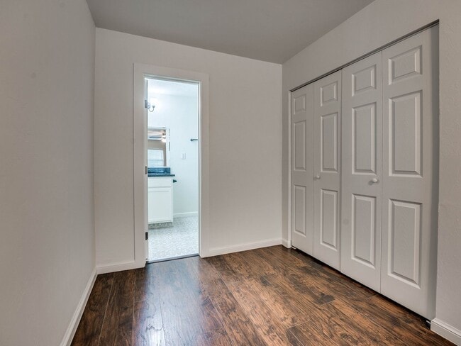 Building Photo - 4 bedroom 2 bath home in Shawnee!