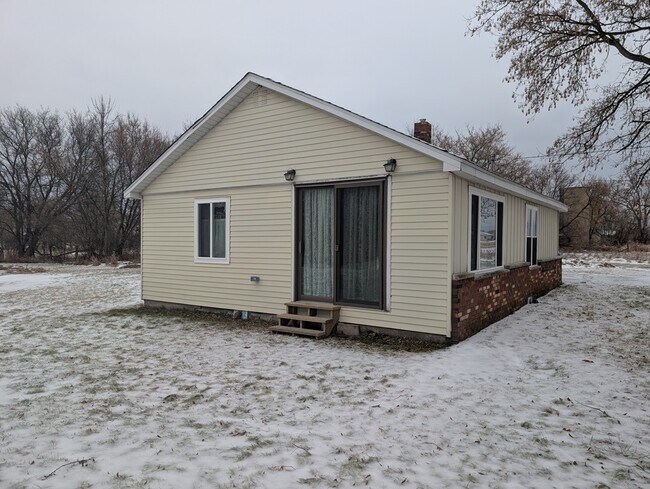 Building Photo - 1690 W Wirtz Rd