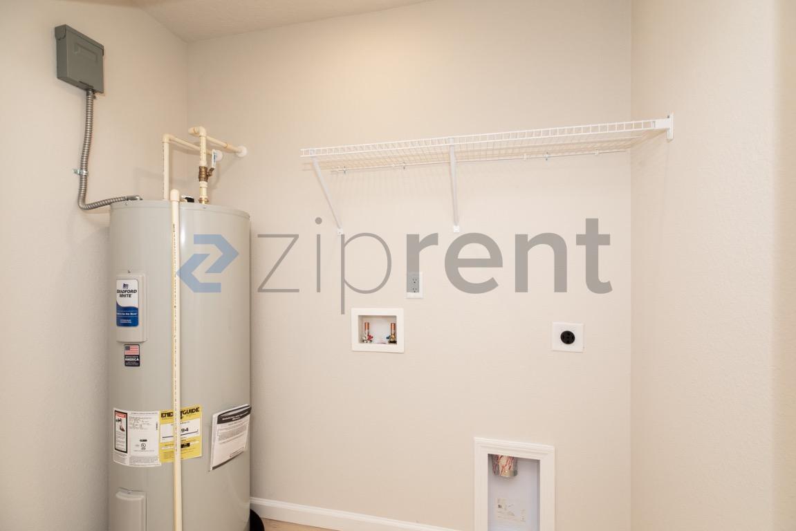 Building Photo - Unit