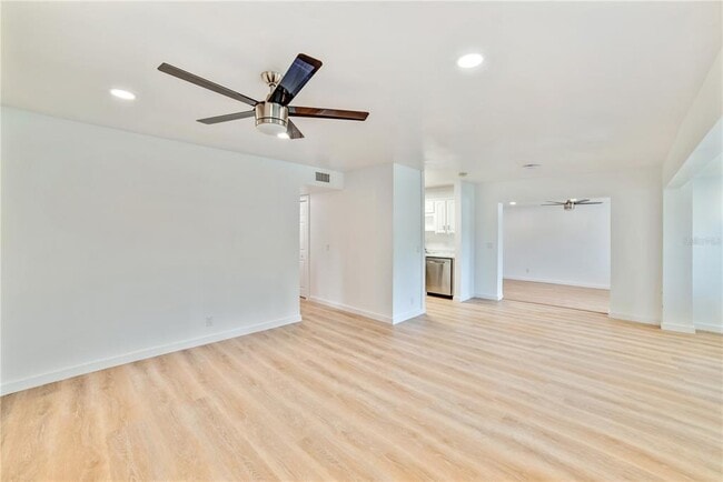 Building Photo - 4413 W Rogers Ave