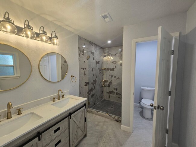 Building Photo - 2647 Springvale Dr