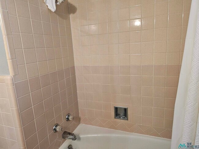 Building Photo - 1801 Eastridge Dr