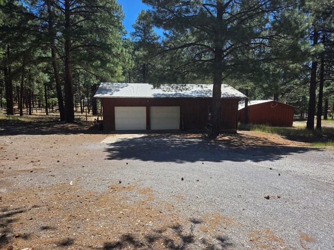 Building Photo - **LEASE PENDING Idyllic Ranch style Home O...