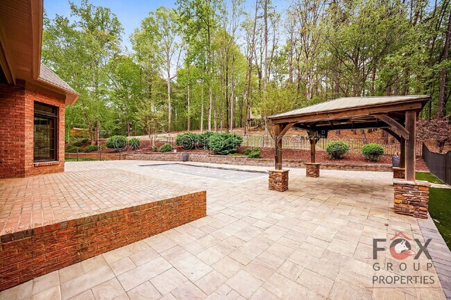 Building Photo - 143 Greenbay Rd