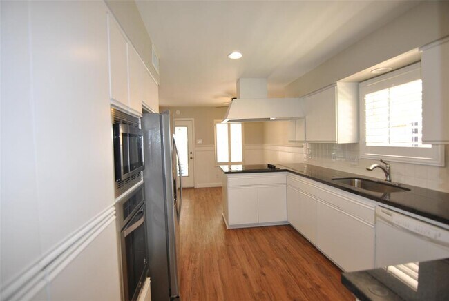 Building Photo - 3519 Latma Dr