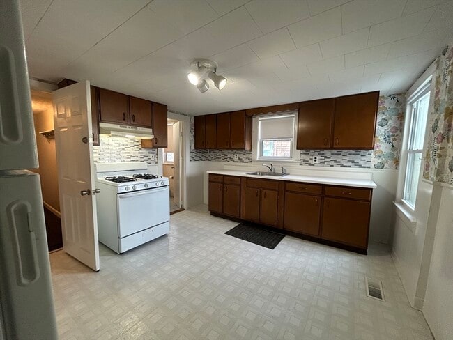 Building Photo - 126 Lowell St