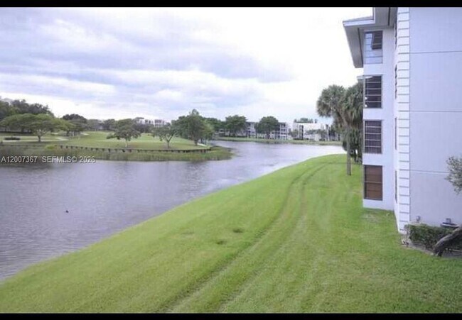 Building Photo - 1518 Whitehall Dr