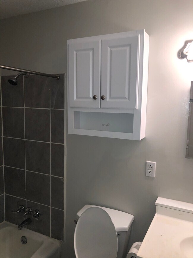 Building Photo - 906 Sanborn St