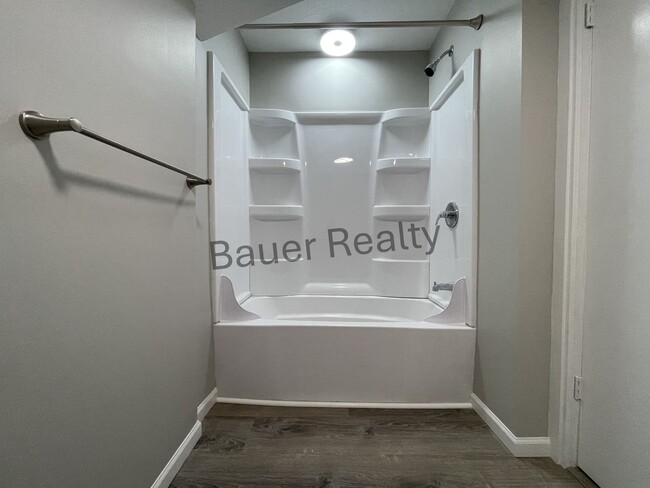 Building Photo - tb320