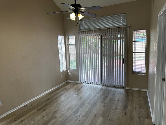 Building Photo - Beautiful Orangecrest Rental – Move-In Ready!