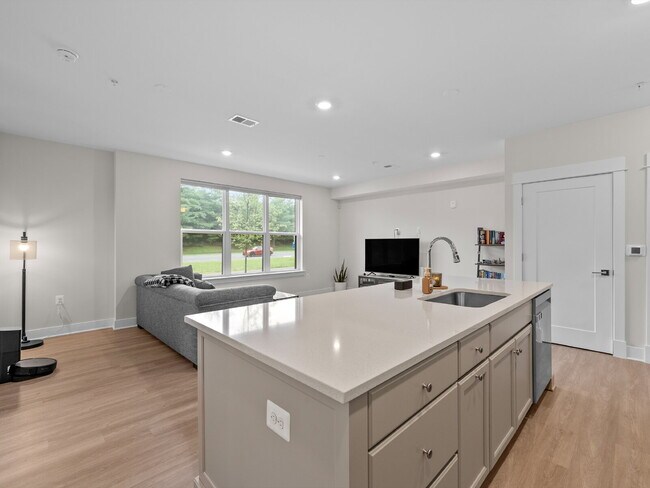 Building Photo - Stylish Townhome in Sought-After Ashburn L...