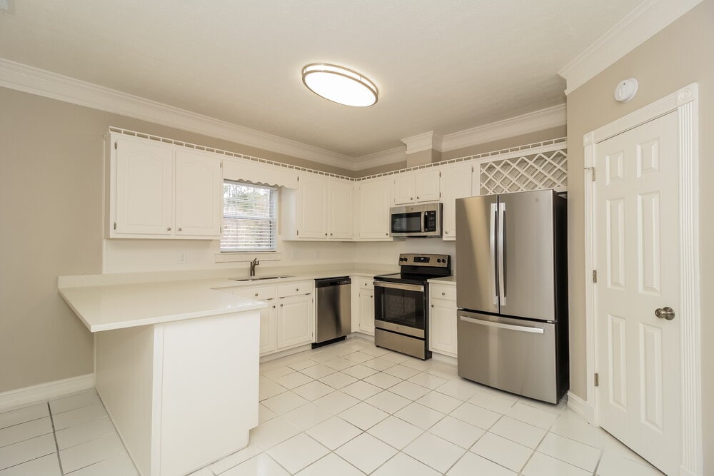 Building Photo - 355 Woodstream Dr