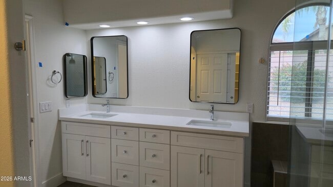 Building Photo - 9616 E Sheena Dr