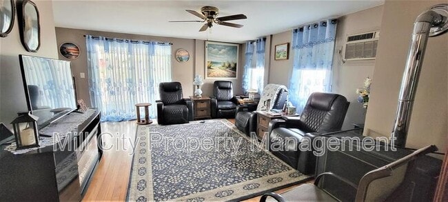 Primary Photo - 313 Calef Rd