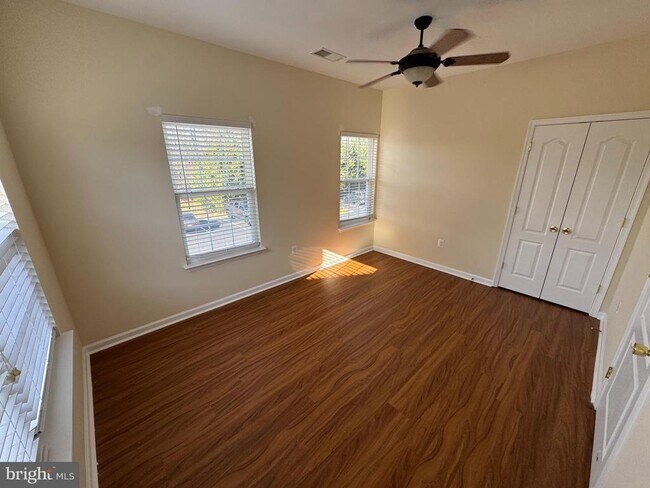 Building Photo - 400 Kintyre Ln