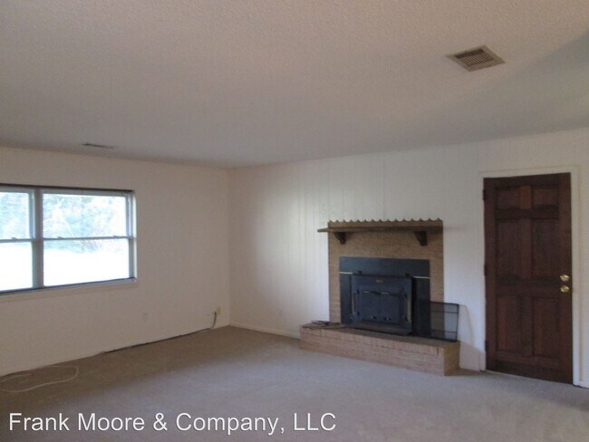 Building Photo - 3 br, 1.5 bath House - 232 Dyches Dr