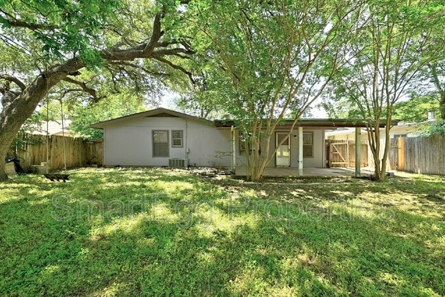 Building Photo - 1612 Broadmoor Dr