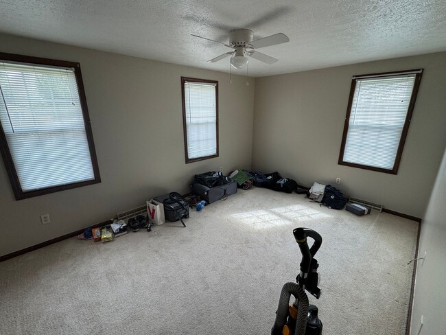 Building Photo - 880 Buchholz Dr