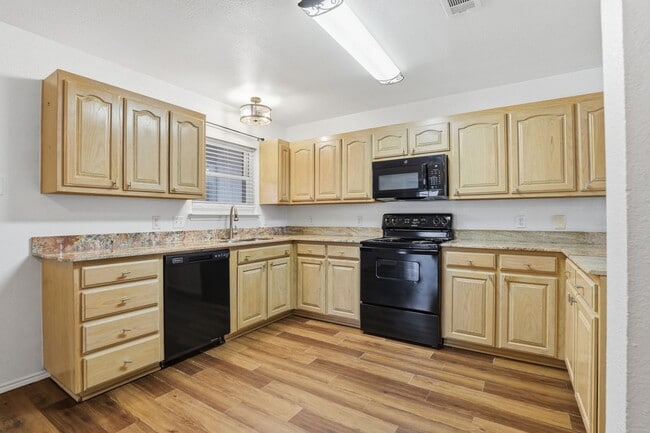 Building Photo - 1502 Sharron Ct