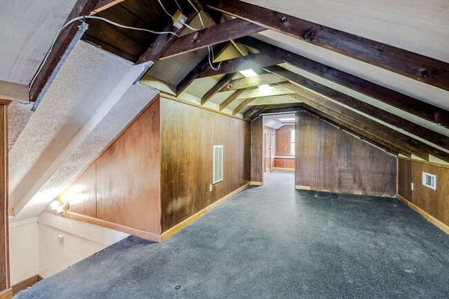 Building Photo - Beautiful Baldwin Park Craftsman home ready for move in!