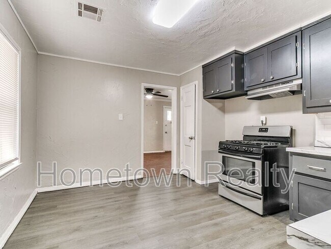 Building Photo - 220 E Jacobs Dr