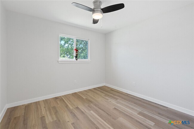 Building Photo - 711 Santa Rosa Dr