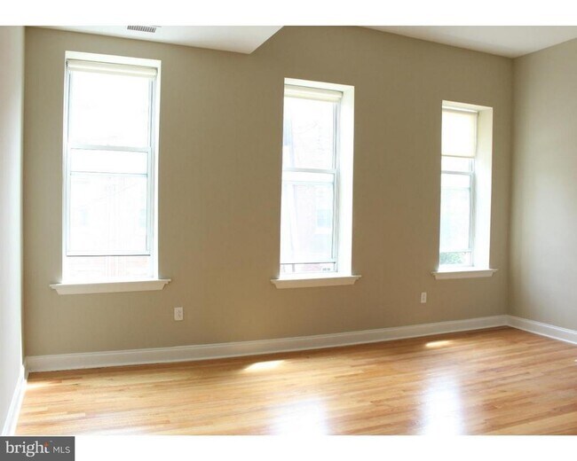 Building Photo - 408 S 9th St