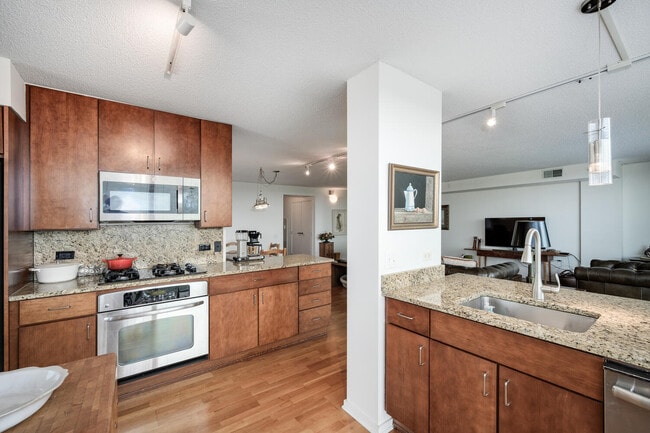 Building Photo - 9725 Woods Dr