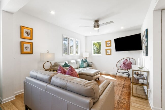 Building Photo - Steps to the Ocean! 3/3, 2198sq', Ocean View, Furnished