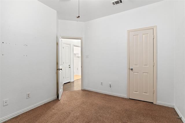 Building Photo - 2121 Castle Creek Dr