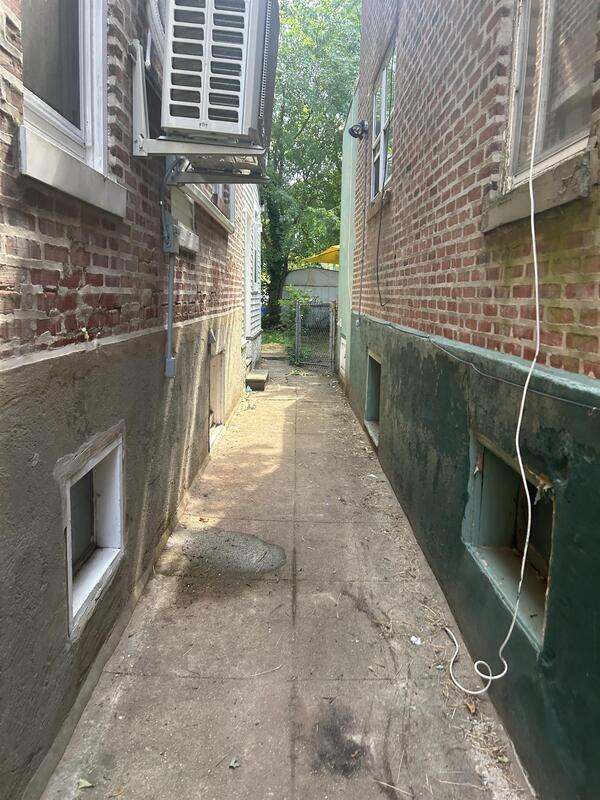 Building Photo - 224 Parker Ave