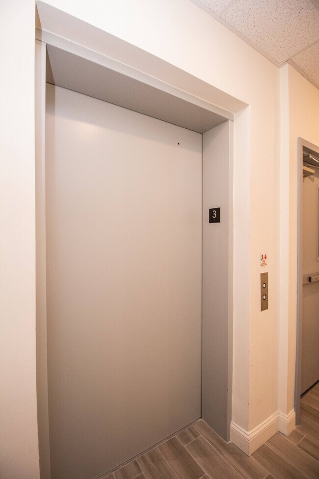 Building Photo - 1008 Tremont St