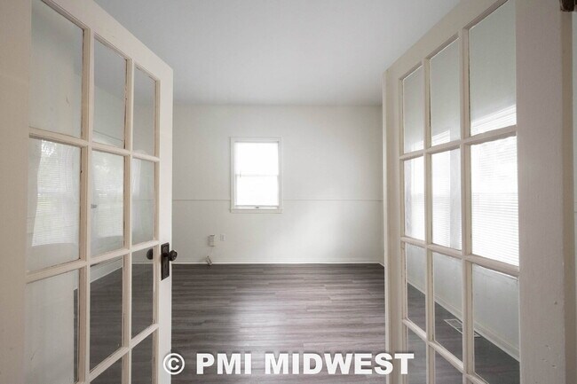Building Photo - "Charming 3-Bedroom Home with Spacious Layout in Indianapolis!"