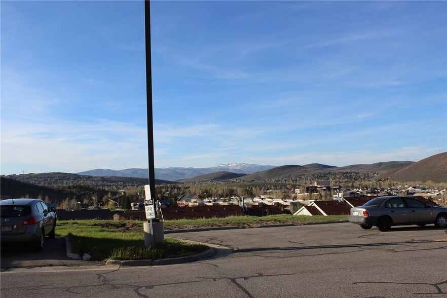 Building Photo - 1650 Upper Iron Horse Loop Rd
