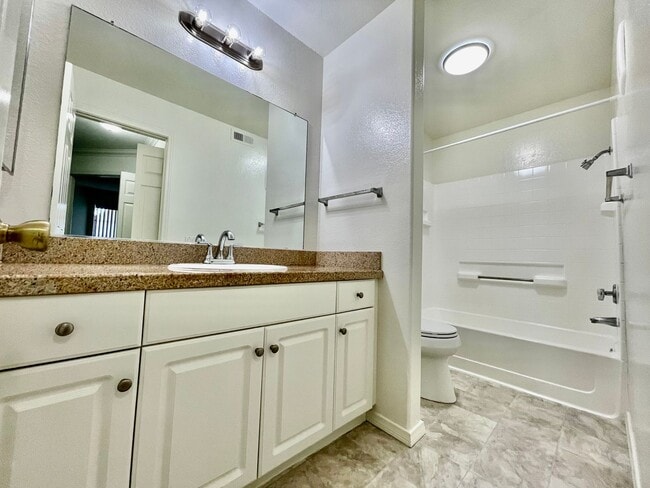 Building Photo - Updated Lower Level Condo in gated Vista Way Village!