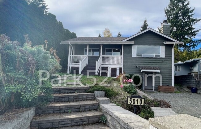 Building Photo - North Tacoma 4 Bed 2 Bath Single Family Home