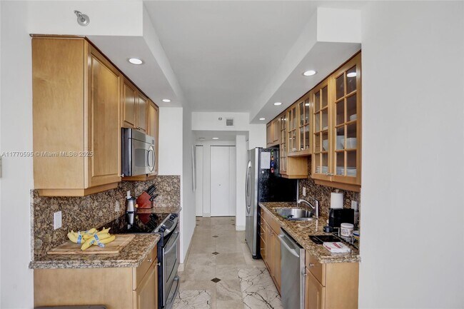 Building Photo - 1000 E Island Blvd