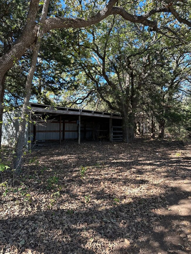 Building Photo - Quaint home in the trees