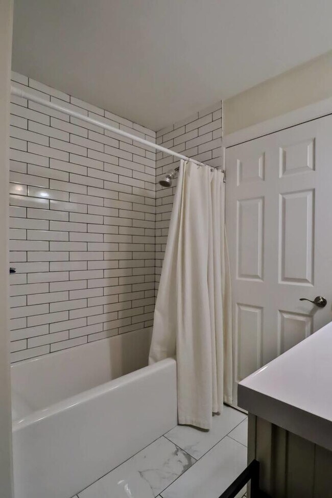 Building Photo - 713 Green Mountain Ct