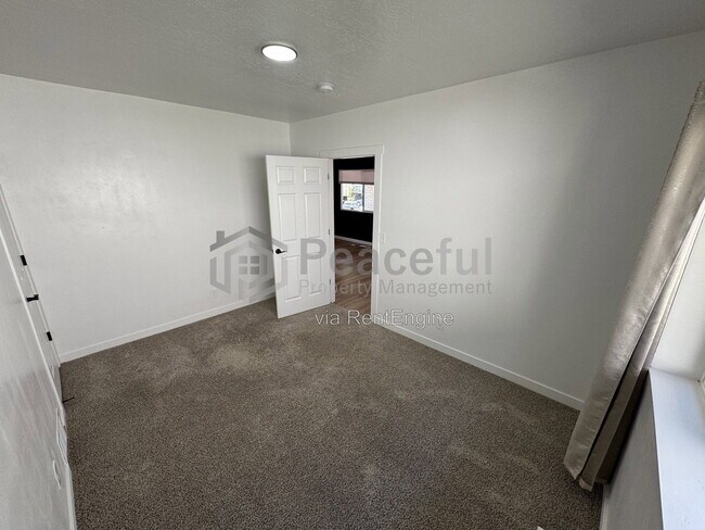 Building Photo - 1603 S Major St