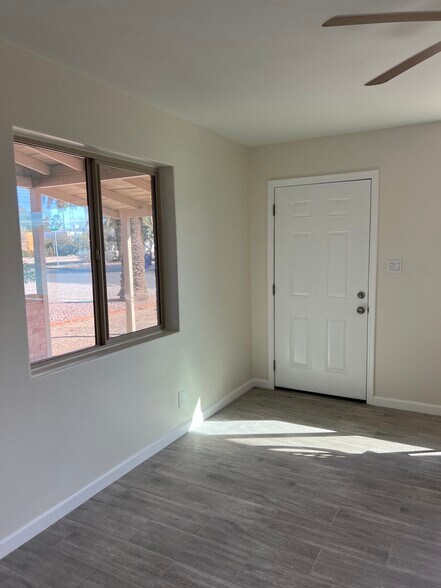 Building Photo - 4859 E Waverly St